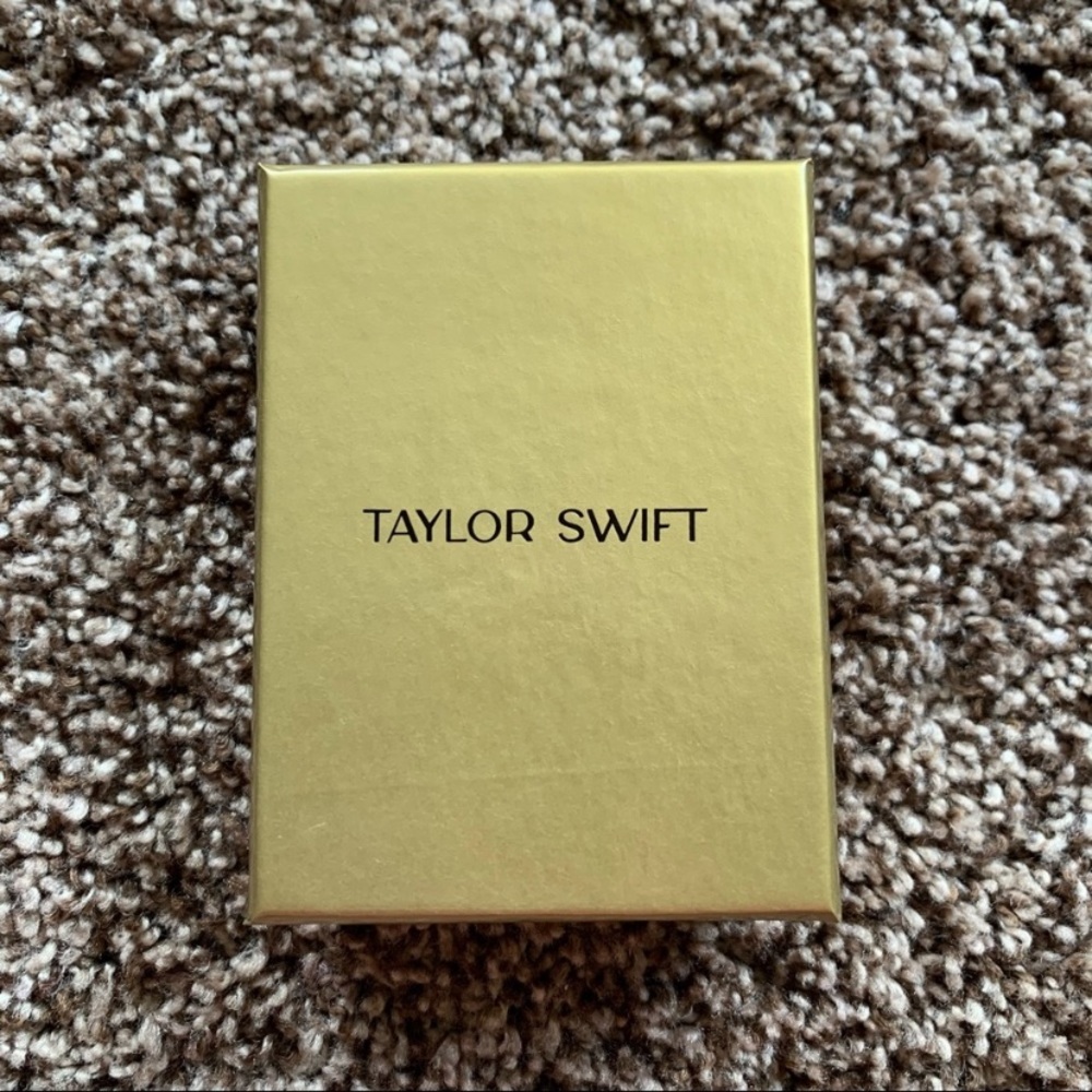 NEW Taylor Swift “Capture It, Remember It” Vault Key - Picture 2 of 16